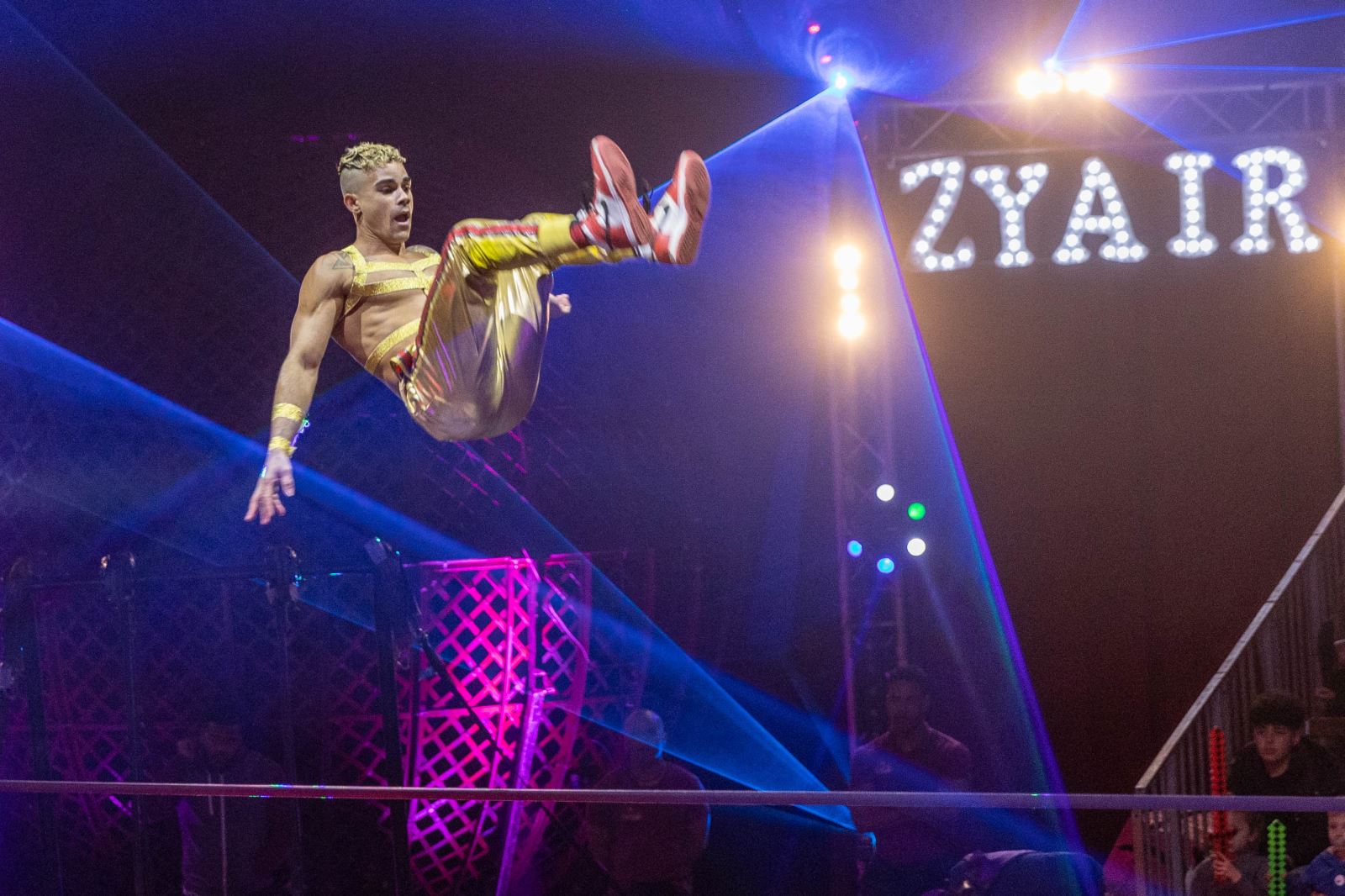 Circus performer flies through the air before landing on the trapeze wire